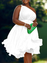 One-Shoulder Plissiertes Swing-Midikleid mit Gürtel